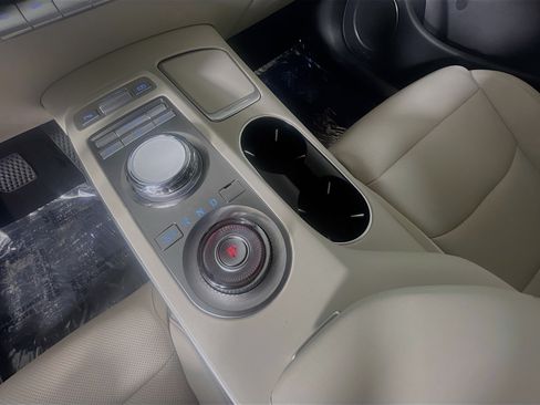 Used 2023 Genesis GV70 2.5T w/ Select Package AWD/4WD image 23