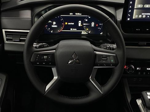New 2025 Mitsubishi Outlander SE image 14
