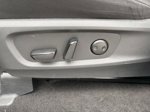 Used 2025 Nissan Pathfinder SV image 24