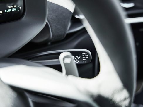 Used 2024 McLaren Artura RWD image 39