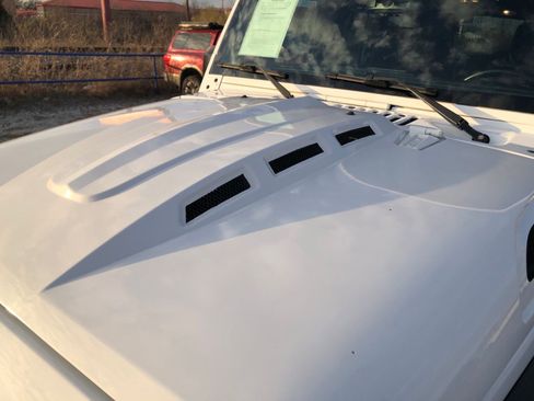 Used 2016 Jeep Wrangler Unlimited Rubicon w/ Connectivity Group image 12