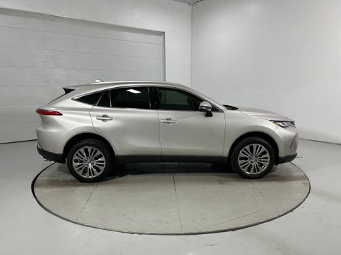 Used 2022 Toyota Venza XLE AWD/4WD image 35