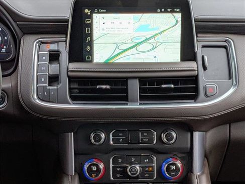 Used 2024 GMC Yukon SLT w/ SLT Luxury Package image 10