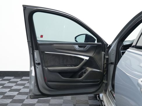 Used 2021 Audi RS 6 AVANT WAGON 4D image 24