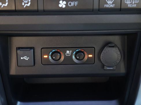 Used 2022 Toyota 4Runner Limited AWD/4WD image 19