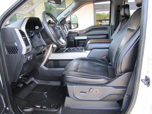 Used 2019 Ford F250 Lariat w/ Lariat Value Package image 11