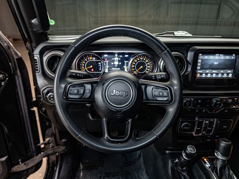 Used 2023 Jeep Gladiator Sport AWD/4WD image 16