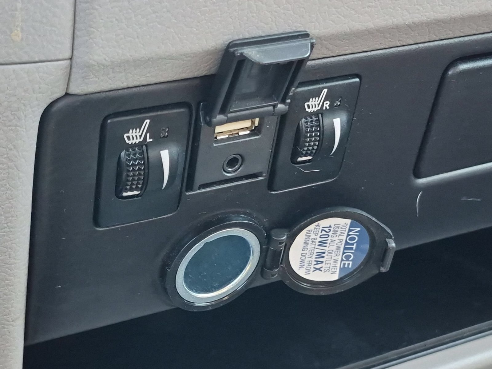 Used 2019 Toyota Sienna XLE w/ XLE Navigation Package FWD image 21