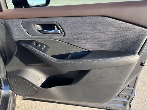 Used 2023 Nissan Rogue SV image 13