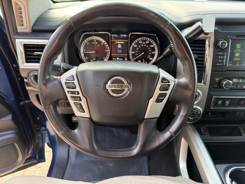 Used 2019 Nissan Titan SV w/ SV Convenience Package image 18