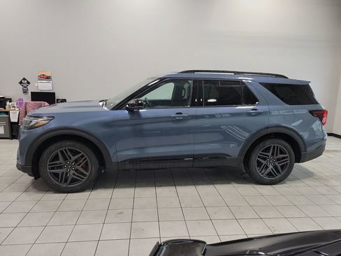 Used 2025 Ford Explorer ST image 9