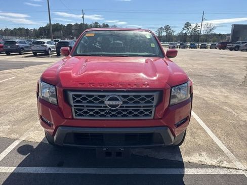 Used 2022 Nissan Frontier SV image 2
