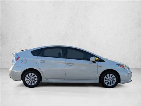 Used 2015 Toyota Prius Prime Advanced image 4