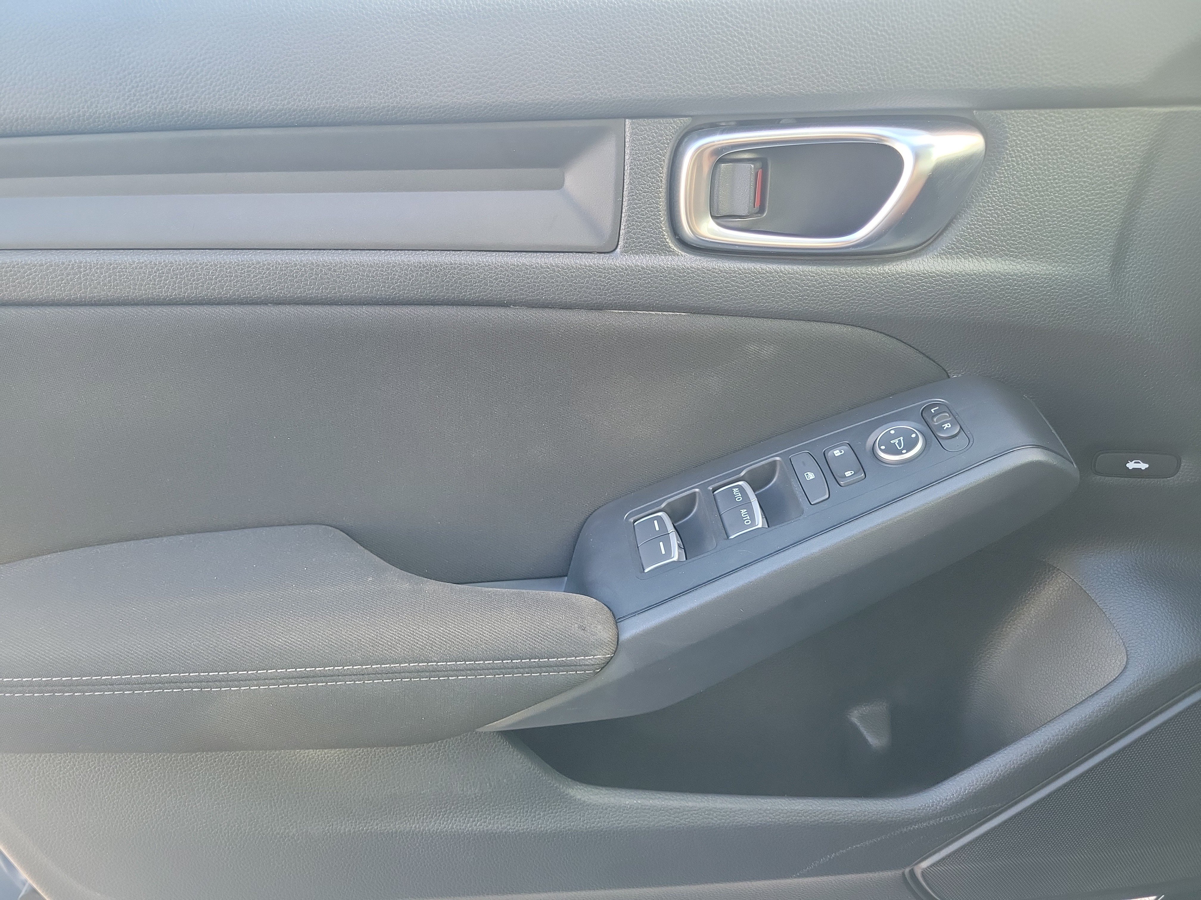 Used 2025 Honda Civic LX image 28