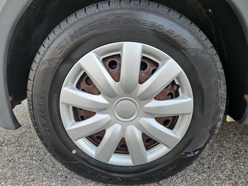 Used 2010 Ford Transit Connect XLT image 21