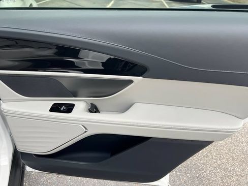 New 2026 Lincoln Nautilus Premier AWD/4WD image 17