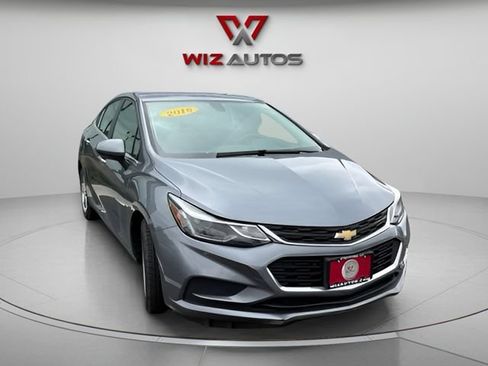 Used 2018 Chevrolet Cruze LT FWD image 6
