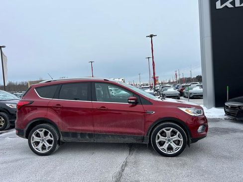 Used 2019 Ford Escape Titanium image 2