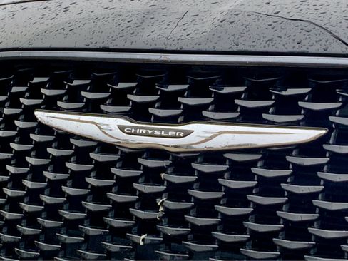 Used 2017 Chrysler 300 S w/ 300S Premium Group image 18