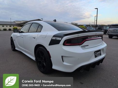 Used 2017 Dodge Charger R/T RWD image 5