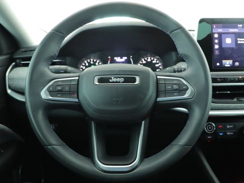 Used 2022 Jeep Compass Latitude FWD image 12