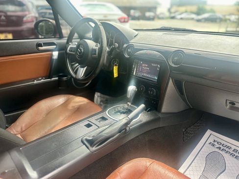 Used 2008 MAZDA MX-5 Miata Grand Touring RWD image 17