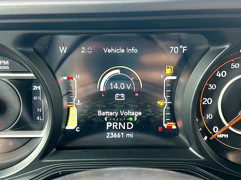 Used 2025 Jeep Wrangler Unlimited Rubicon w/ Convenience Group AWD/4WD image 26