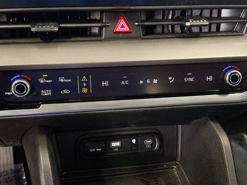 Used 2023 Kia Sportage EX image 17