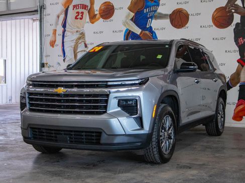 Used 2024 Chevrolet Traverse LT image 21