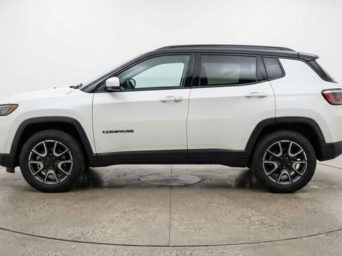 Used 2025 Jeep Compass Trailhawk image 5