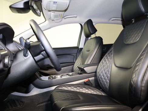 Used 2024 Ford Edge Titanium AWD/4WD image 25