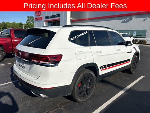 Used 2024 Volkswagen Atlas SE w/ Panoramic Sunroof Package FWD image 8