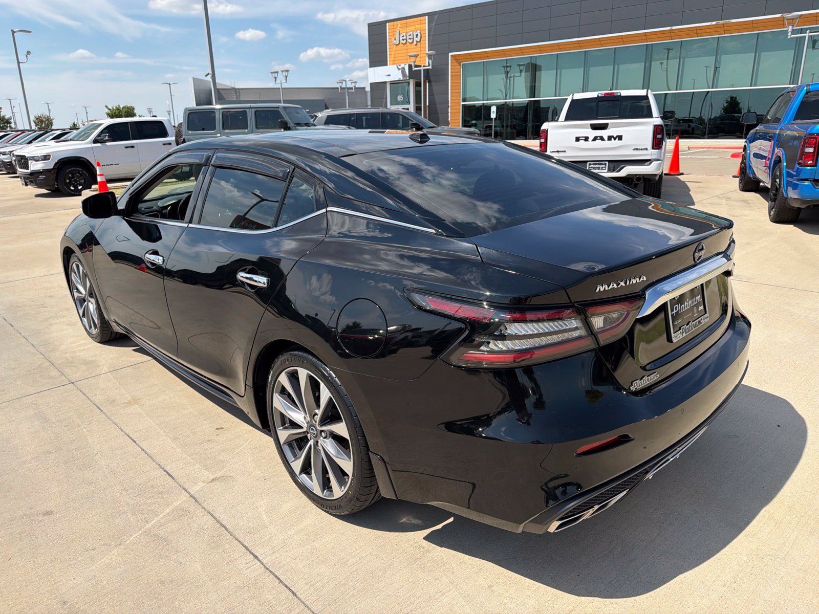Used 2023 Nissan Maxima Platinum w/ Sport Mat Group FWD image 3