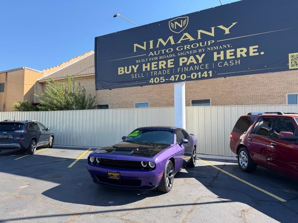 Used 2019 Dodge Challenger SXT w/ Blacktop Package RWD image 3