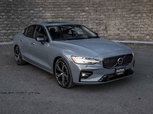 Used 2023 Volvo S60 B5 Plus w/ Climate Package image 2