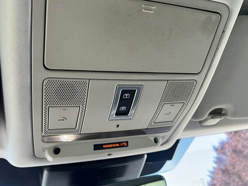 Used 2020 Land Rover Discovery Sport image 37