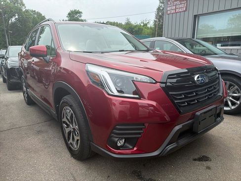 Used 2024 Subaru Forester Premium AWD/4WD image 3