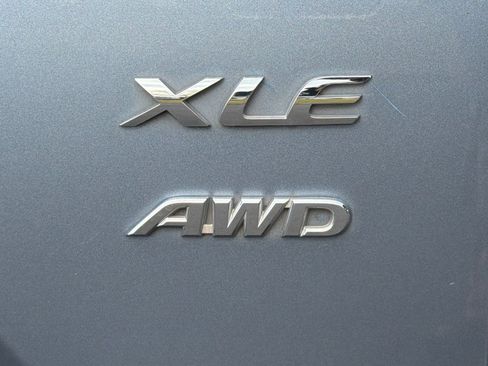 Used 2022 Toyota Corolla Cross XLE w/ Convenience Package image 27