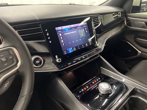 Used 2022 Jeep Wagoneer Series III w/ Premium Group I image 23