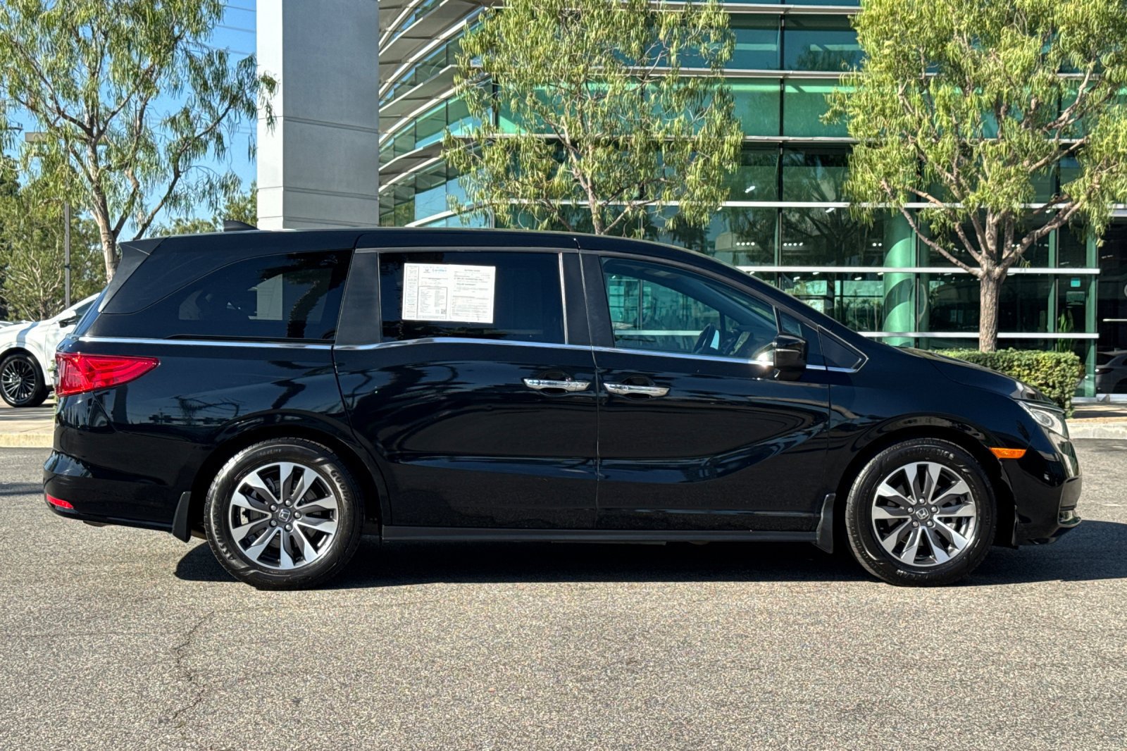Used 2023 Honda Odyssey EX-L image 3