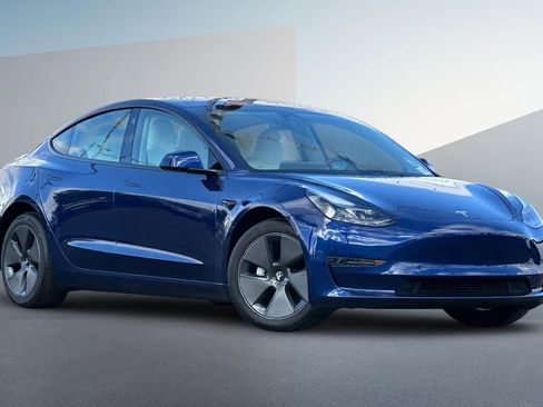 Used 2023 Tesla Model 3 Standard Range image 2