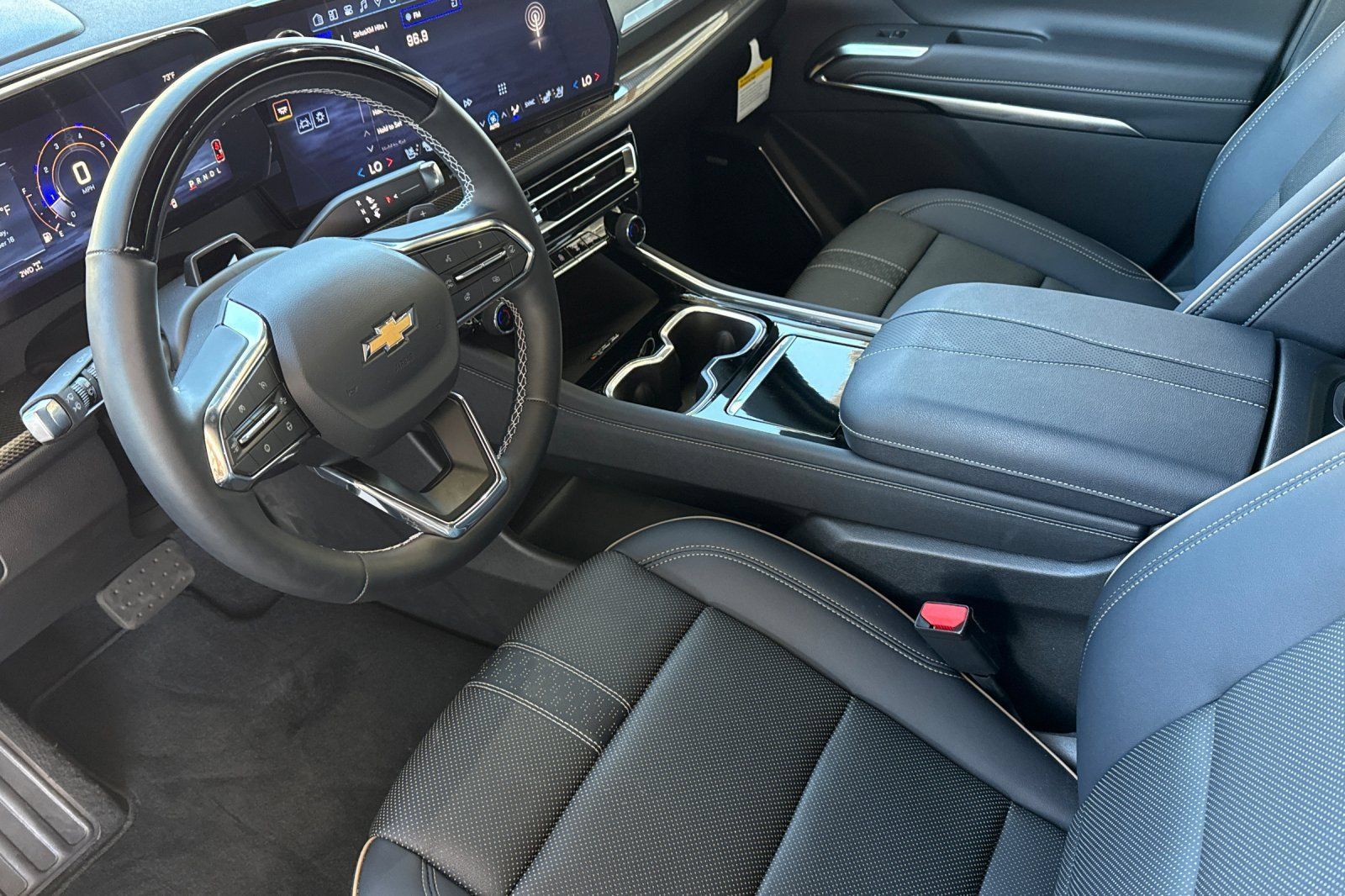 Used 2026 Chevrolet Traverse High Country w/ LPO, Floor Liner Package AWD/4WD image 5