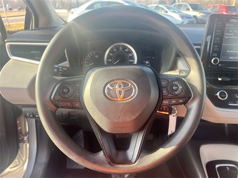 Used 2022 Toyota Corolla LE image 12