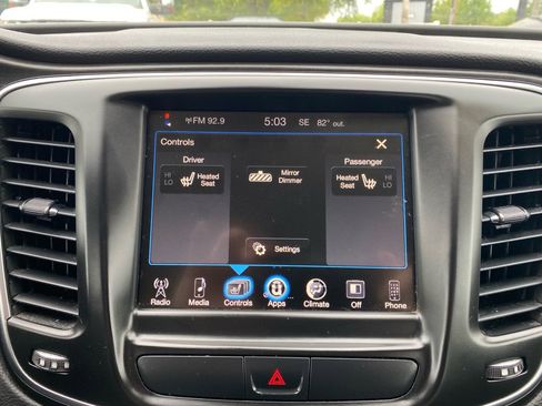 Used 2017 Chrysler 200 Limited Platinum image 21