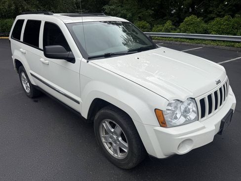 Used 2005 Jeep Grand Cherokee Laredo AWD/4WD image 3
