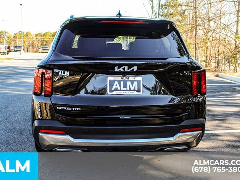 Used 2024 Kia Sorento S image 11