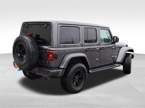 Used 2022 Jeep Wrangler Unlimited Sahara w/ Cold Weather Group image 5