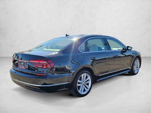 Used 2018 Volkswagen Passat 2.0T SEL Premium FWD image 5