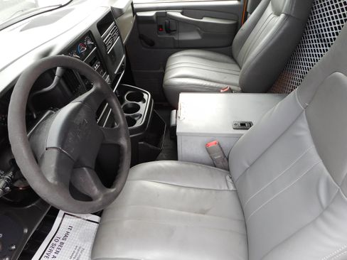 Used 2005 Chevrolet Express 3500 3500 Cargo Van Roof Rack Tow P image 17