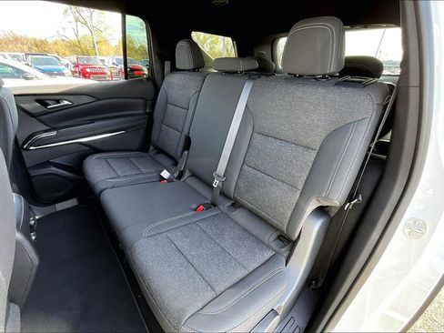 New 2026 Chevrolet Traverse LT image 10